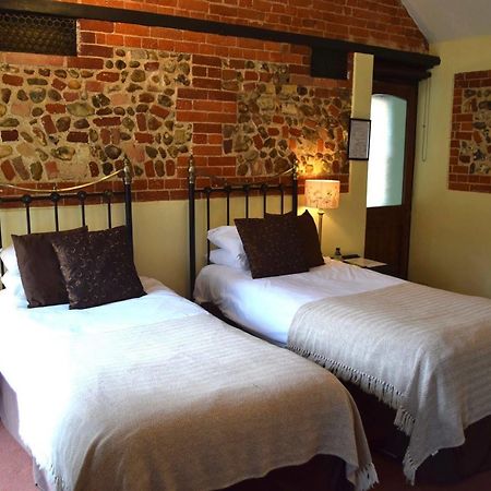 At The Farmhouse Hunters Hall Hotel Dereham Eksteriør billede