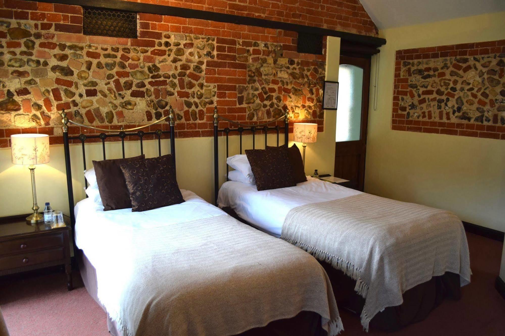 At The Farmhouse Hunters Hall Hotel Dereham Eksteriør billede