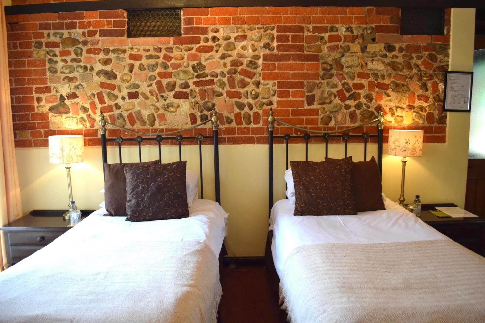 At The Farmhouse Hunters Hall Hotel Dereham Eksteriør billede