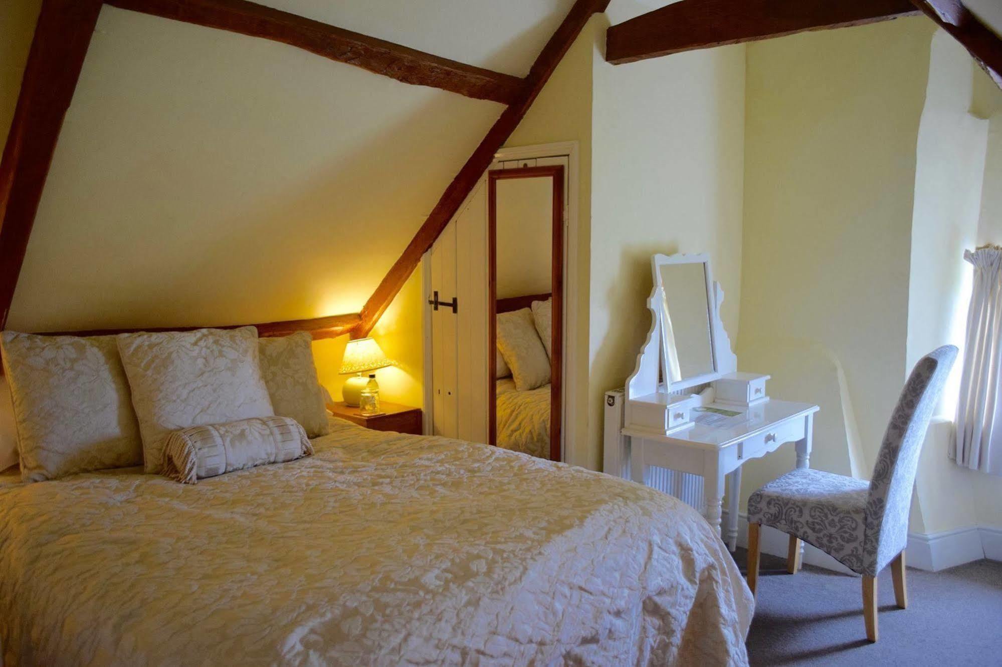 At The Farmhouse Hunters Hall Hotel Dereham Eksteriør billede
