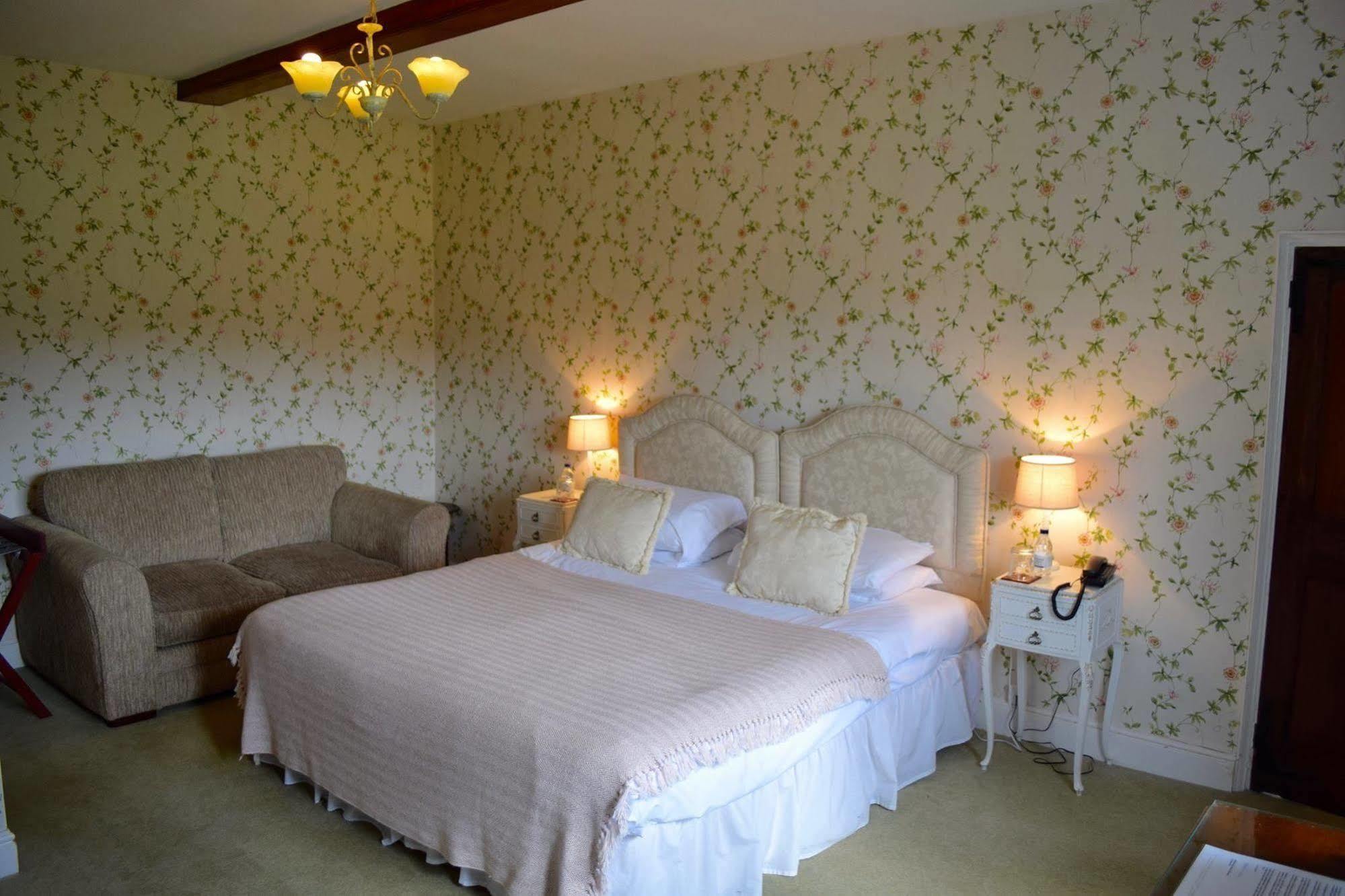 At The Farmhouse Hunters Hall Hotel Dereham Eksteriør billede