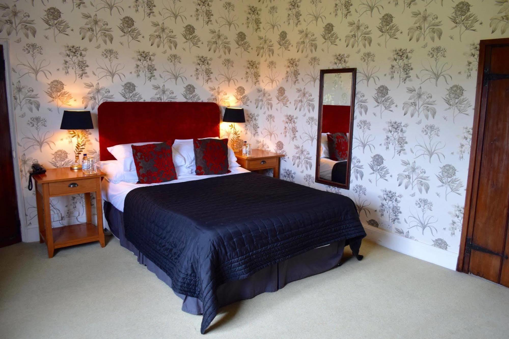 At The Farmhouse Hunters Hall Hotel Dereham Eksteriør billede