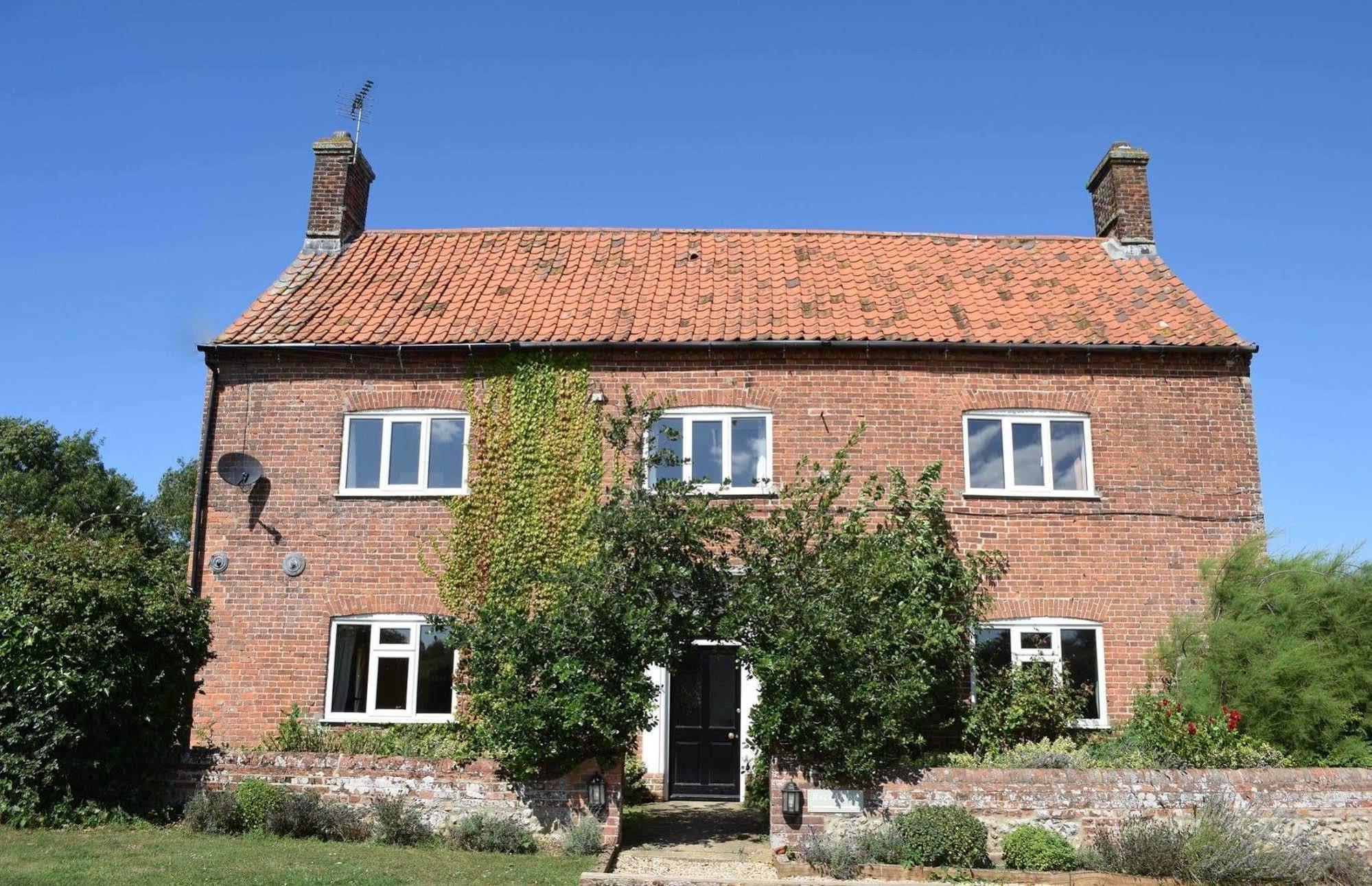 At The Farmhouse Hunters Hall Hotel Dereham Eksteriør billede